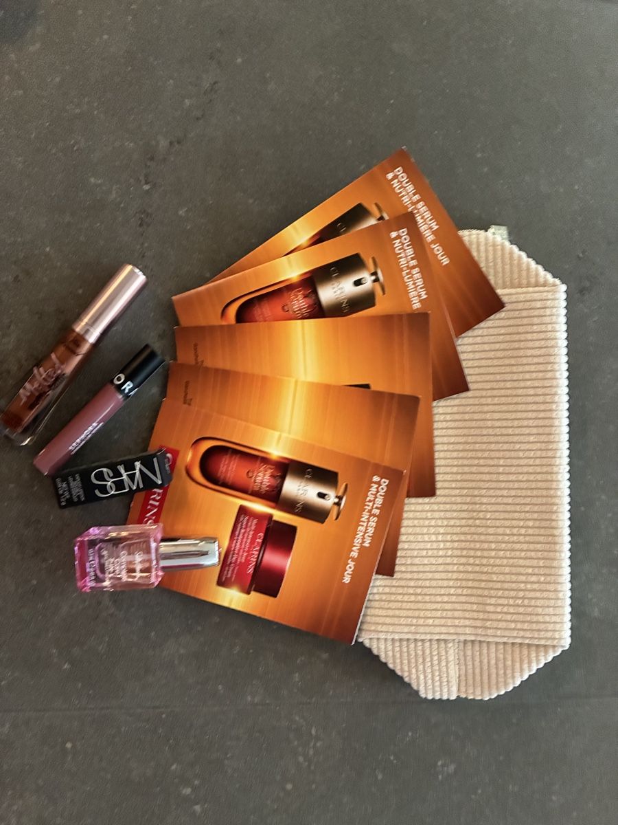 Gesichtspflege: Make-up Set: Versch. Lippenstifte & Serum Proben & Trousse – Neu und originalverpackt aus Niederglatt ZH von karinso