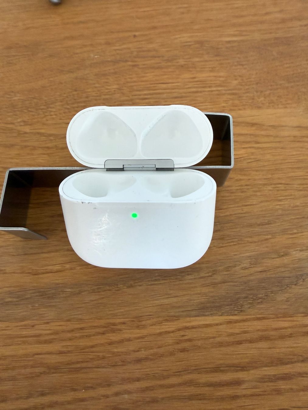 Apple Kopfhörer: APPLE AirPods 4 Charging Case – Gebraucht aus Lausanne von Nine1982