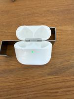 APPLE AirPods 4 Charging Case