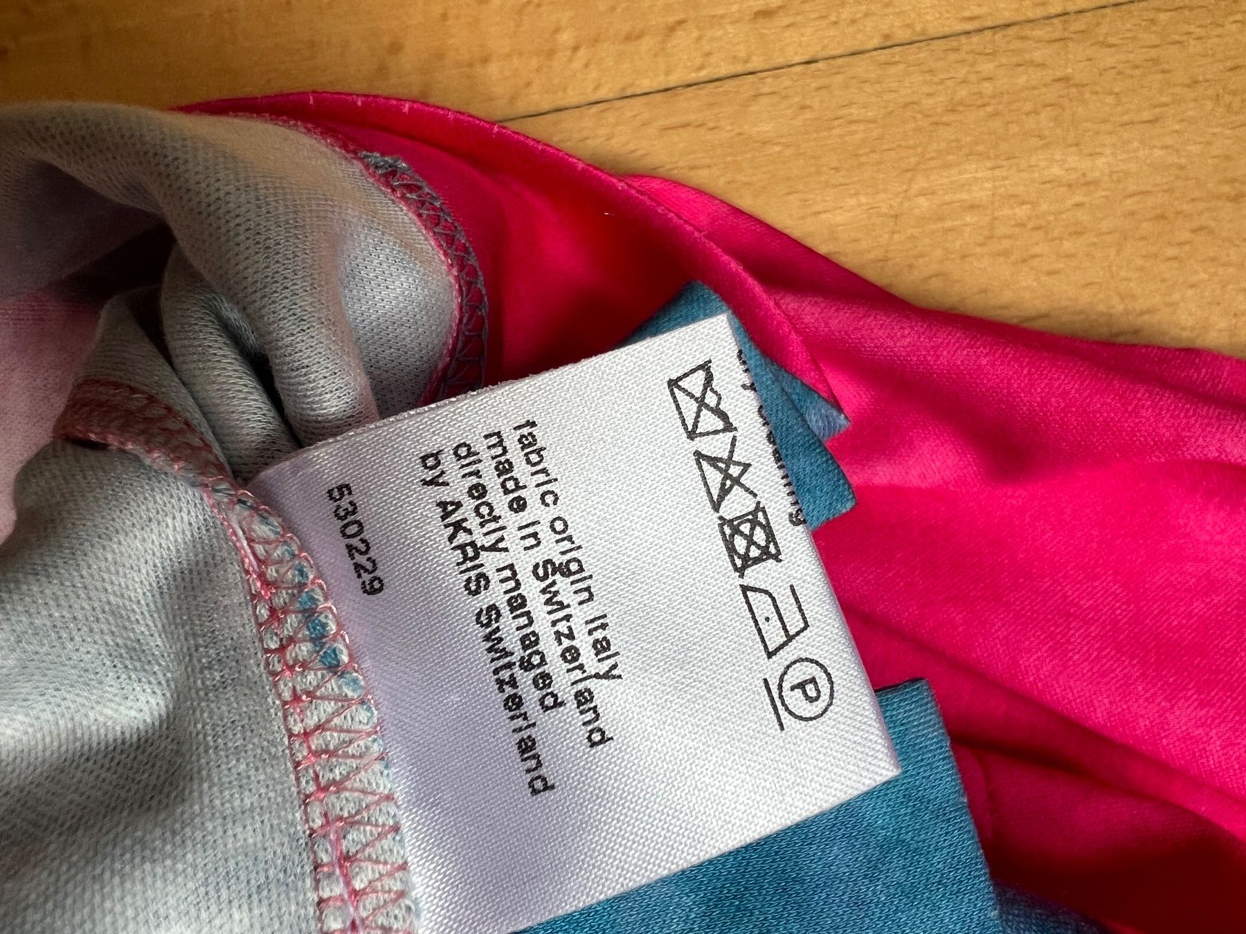 Akris T-shirt: T Shirt Akris 34 neu – Nuovo (secondo la descrizione) da Zürich venduto da kon_d5nh 3