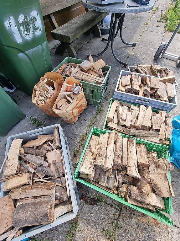 Articles en bois: Feuerholz / Brennholz – D'occasion à Obernau par SimonUser