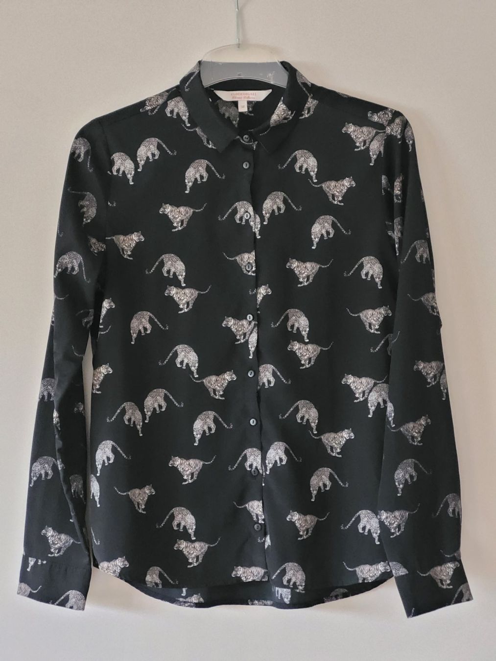 C&A Camicette: Bluse Clockhouse schwarz mit Tiger/Leopard-Print Grösse 38 – Usato da Wiesendangen venduto da samoalk