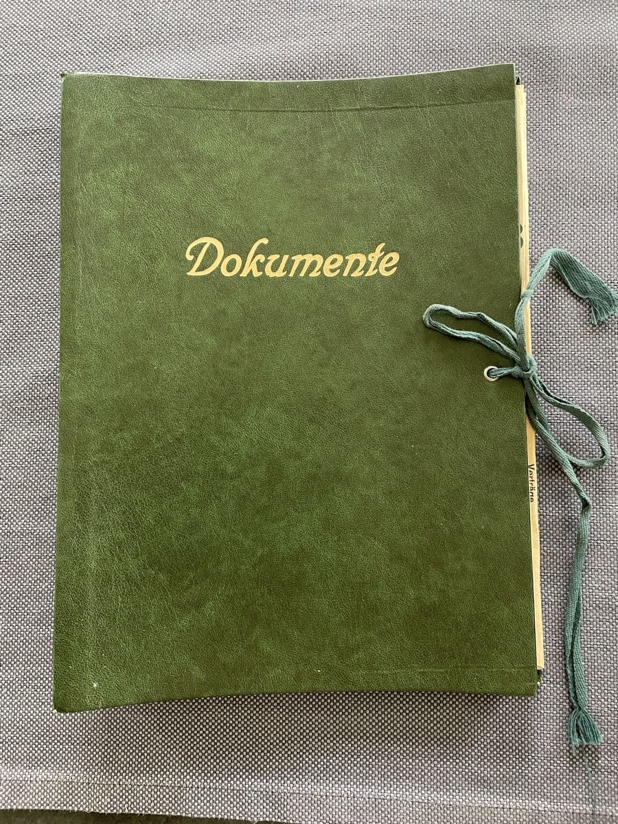 Koffer & Taschen: Antike Dokumentenmappe 8 Fächern.  Karton – Gebraucht aus Mönchaltorf von Mitsuko13