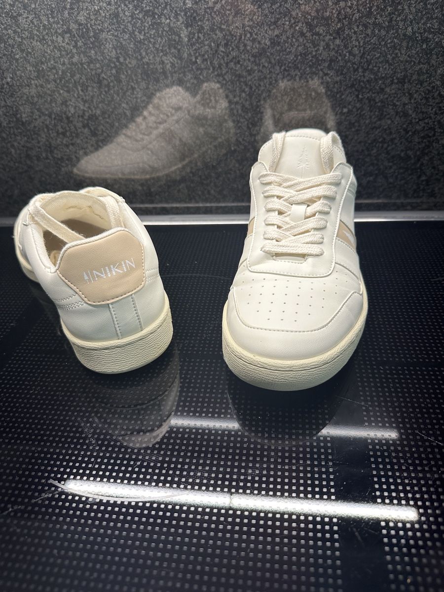Herrenschuhe: Sneakers NIKIN beige Grösse 41 – Gebraucht aus Stansstad von Dalmatinerhjf 2