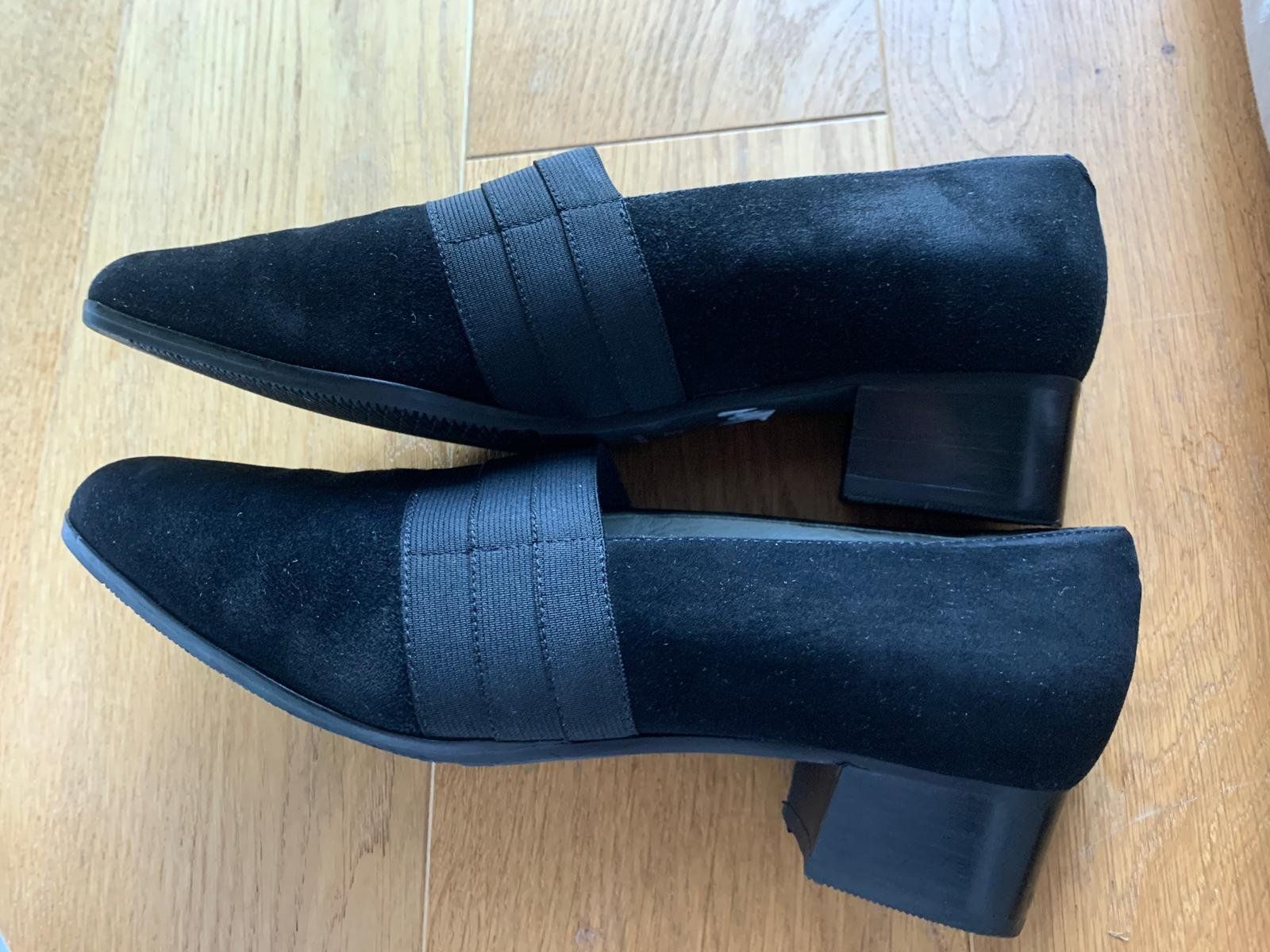 Scarpe da donna: Schwarzer Wildleder Pumps Gr. 38,5 " Alexandria" – Usato da Grossdietwil venduto da fab_8bdy 1
