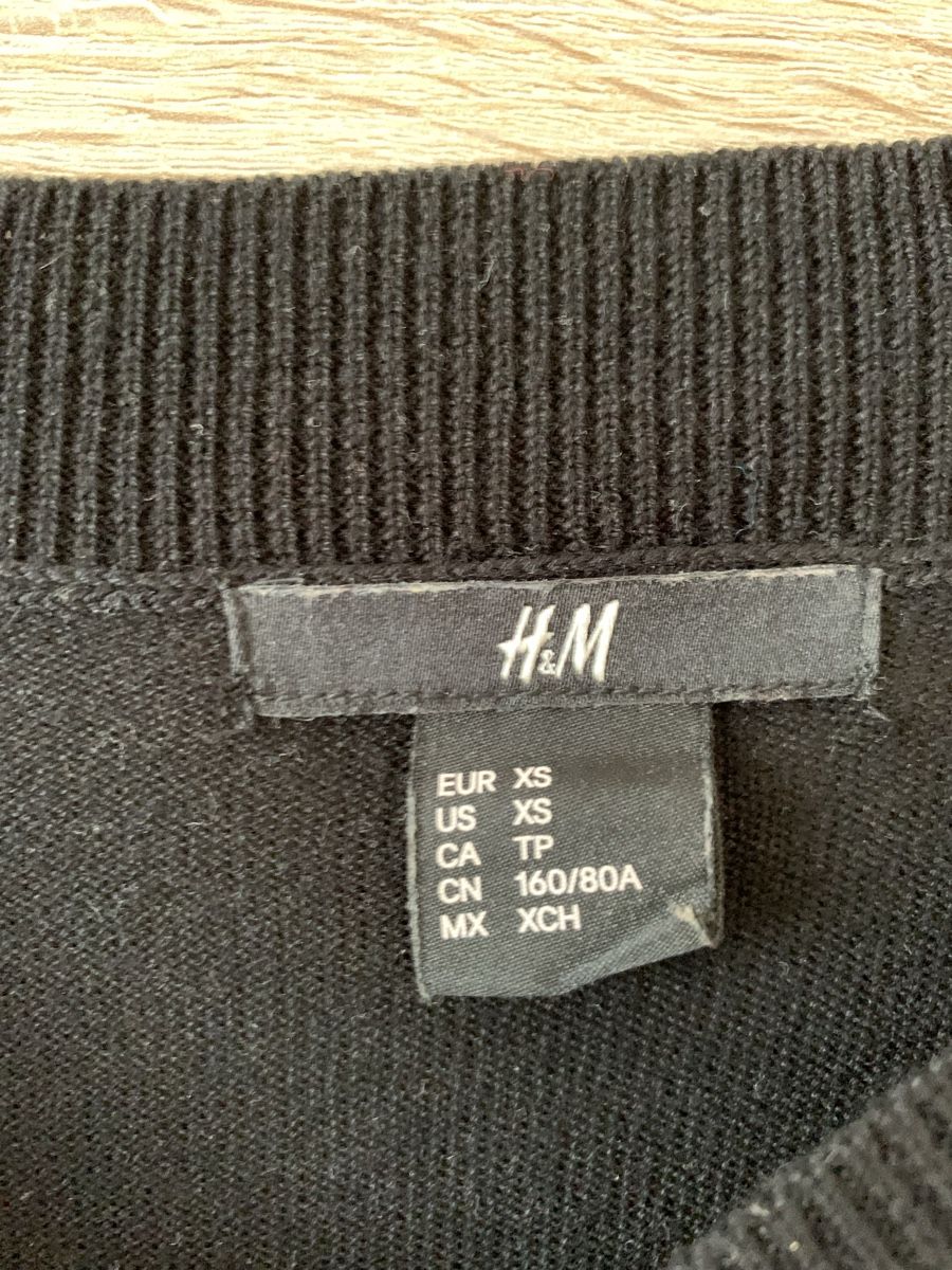 H&M Pullover & Sweatshirts: Pull à rayures noir – Gebraucht aus Montreux von iizaa811 1