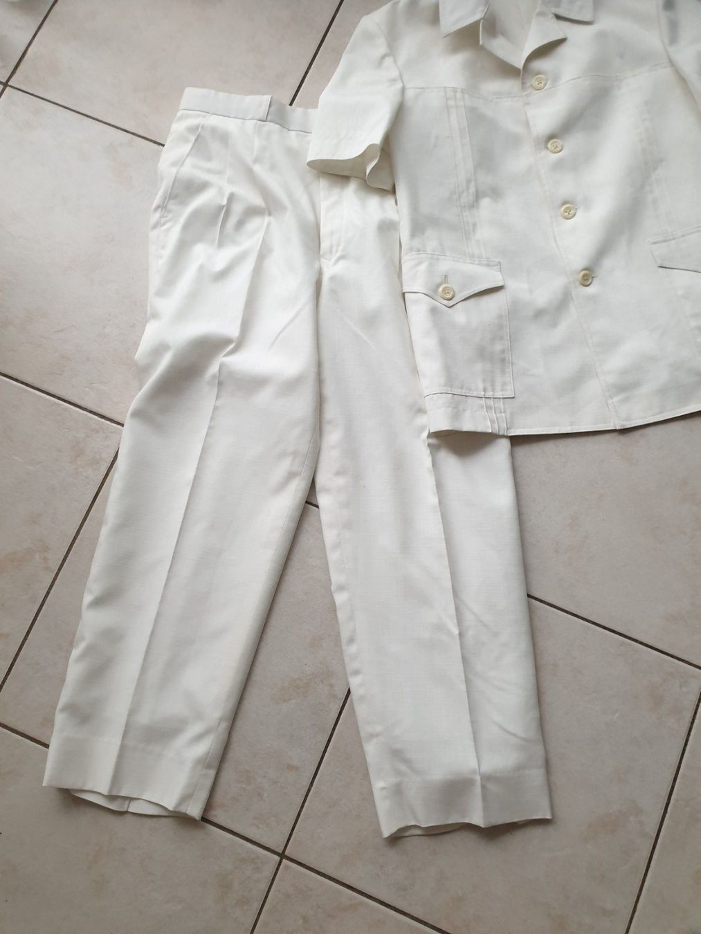 Completi & Tailleur: Ensemble saharienne - pantalon blanc crème 38-40 – Usato da St-Triphon venduto da Jldr0 4