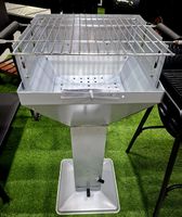 Neues BBQ mit Kohle grillen – Kompakt und Robust 91x51x39cm