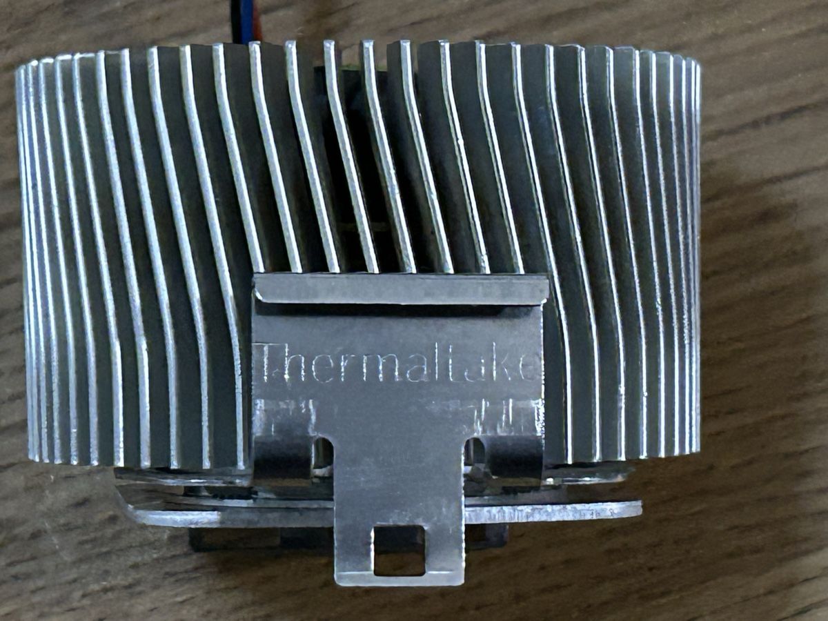 Thermaltake PC: Thermaltake CPU Kühler mit Lüfter gebraucht – Usato da möhlin venduto da Niconia 1