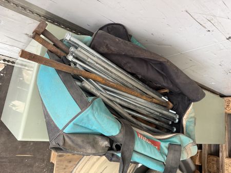 Tasche mit Bauschrauben