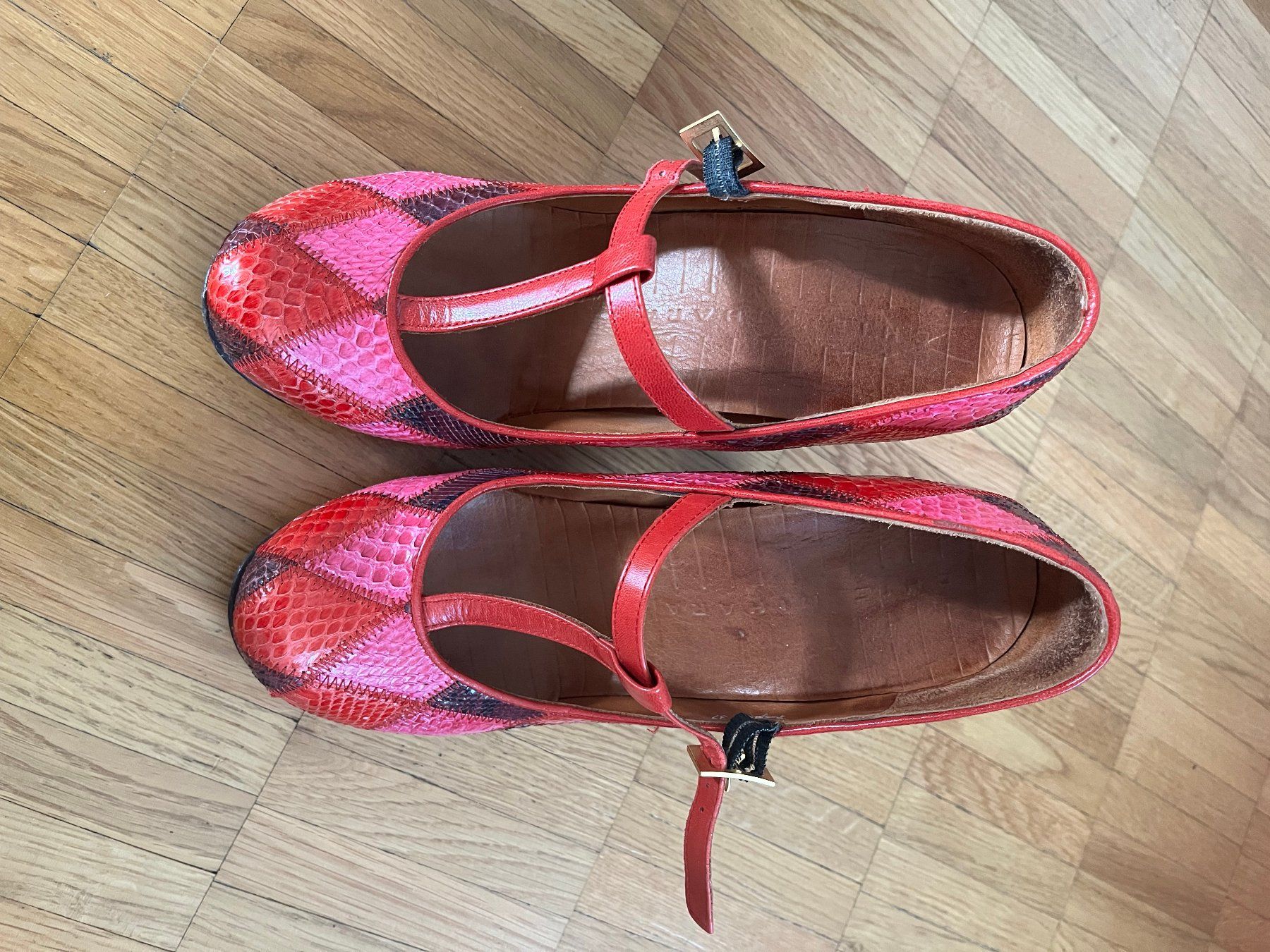 Chie Mihara Scarpe da donna: Wunderschöne Damenschuhe Chie Mihara – Usato da Zürich venduto da sve_7tgw
