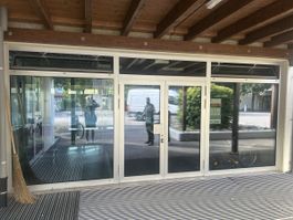 Glaswand Eingang Alu/Glas