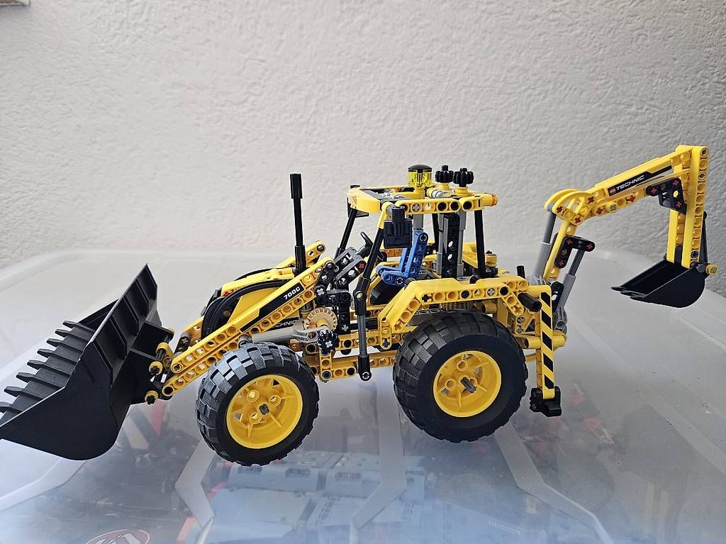 Lego Spielzeuge: Lego Technics 8069 Backhoe Loader – Gebraucht aus Uster von ire_g7vv