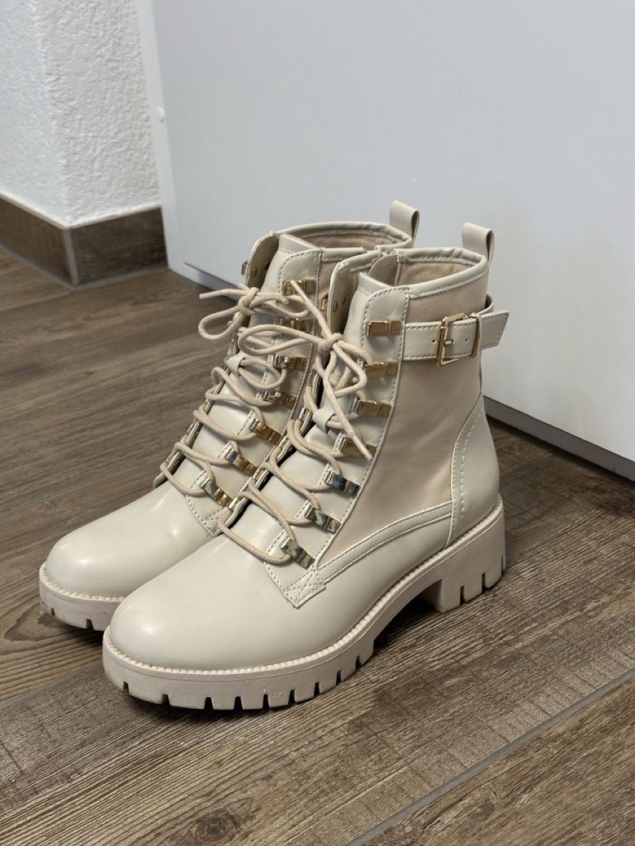 Dosenbach Chaussures femmes: Schnürstiefel beige  – D'occasion à Winterthur par ClosetFindsCH 1