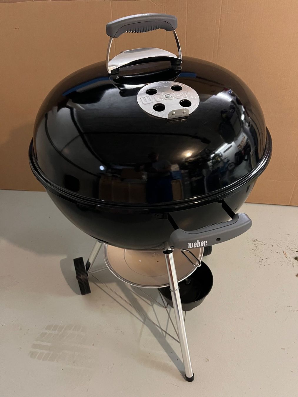 Weber Griglie: Weber Grill 57 cm , neu ungebraucht – Nuovo (secondo la descrizione) da Schönenberg ZH venduto da ozi66