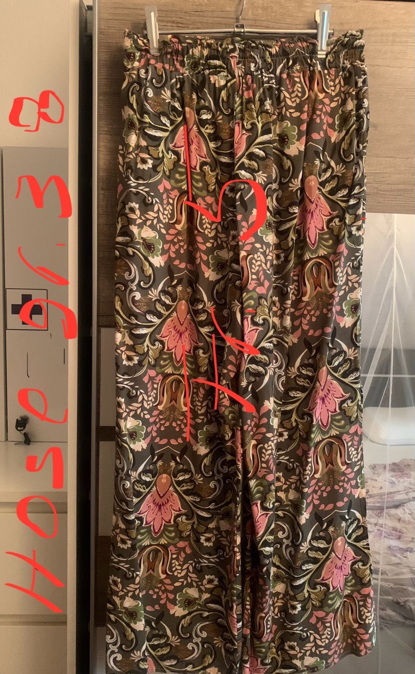 Lots de vêtements: Damenoberbekleidung – D'occasion à Niederwil AG par jov_n85j 2