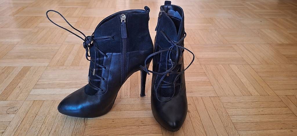 Scarpe da donna: Stiefeletten, Gr. 39 von Guess – Usato da Bern venduto da bikergirl96 1