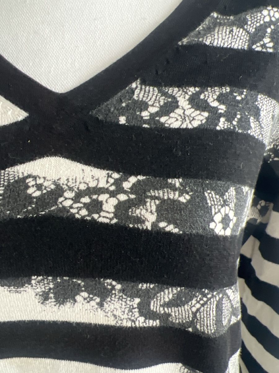 Maglioni & Felpe: Schöner Pulli, gestreift mit Spitzenmuster, Gr. 40/42 – Usato da Uetikon am See venduto da Sarahm76