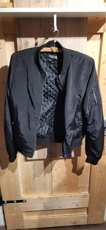 Schwarze Übergangsjacke Grösse S Chicorée