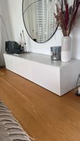 TV-Möbel BESTA IKEA weiss mit Glasplatte gebrauchter Zustand