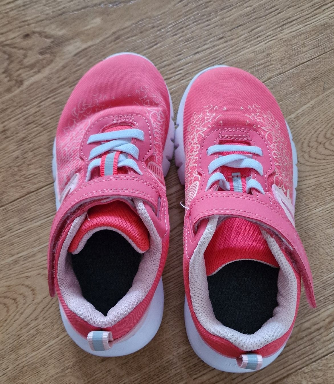 Decathlon Scarpe per ragazze: Sportschuhe gr 28 – Usato da Emmenbrücke venduto da Nadmorebiti 2