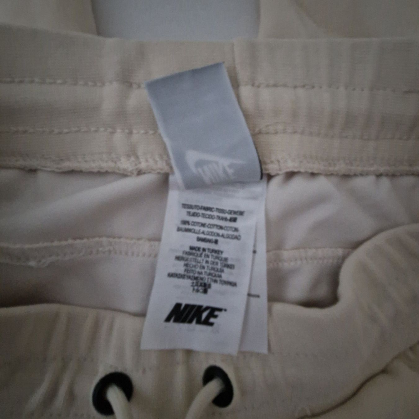 Nike Hosen: Pantalon beige  Nike taille S – Gebraucht aus Genève von elv_2hpt 3