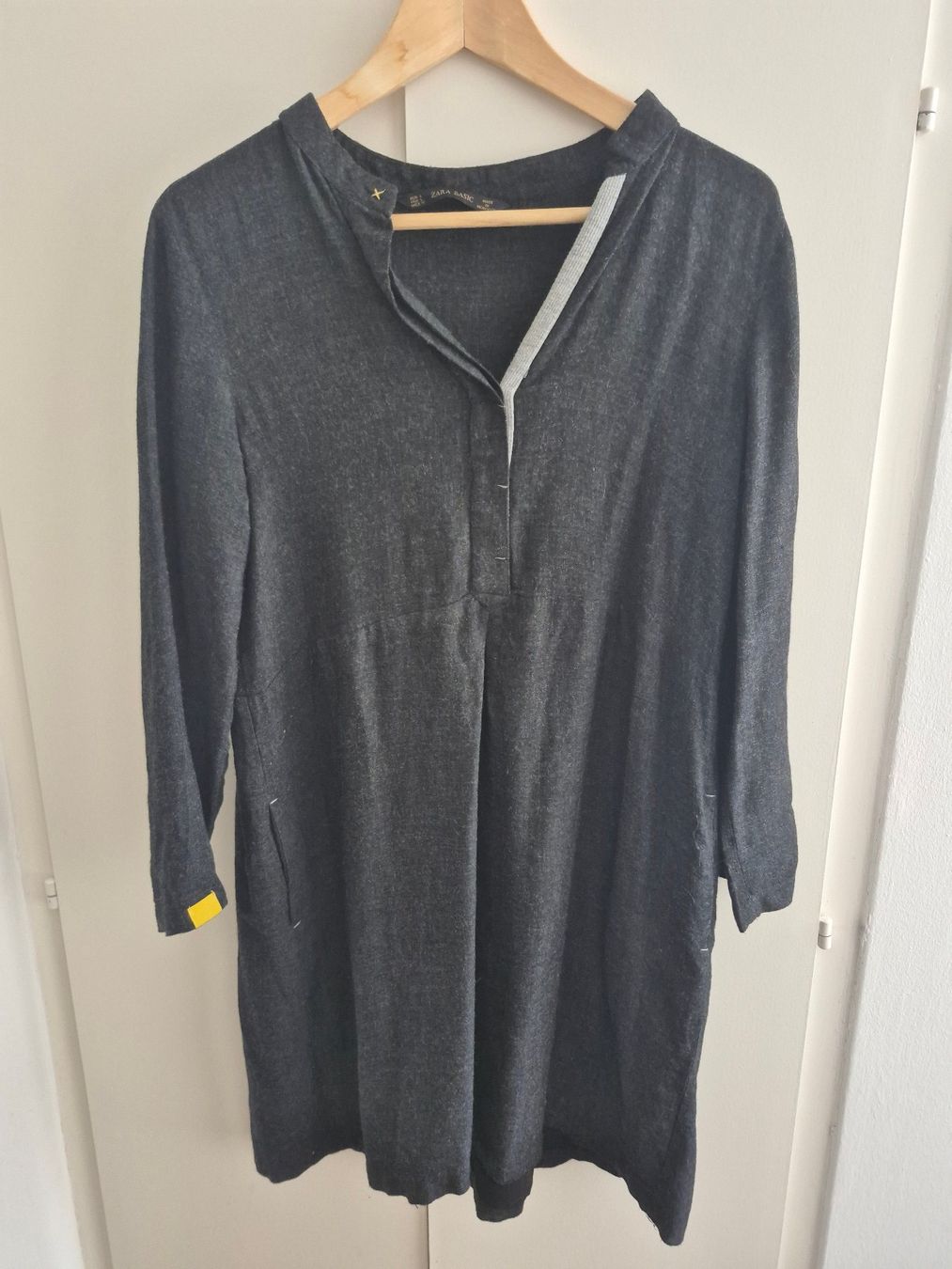 Zara Vestiti: Zara Basic Kleid, Grösse L, Anthrazit - Must-have Zara Teil – Usato da Zürich venduto da Korallenfisch