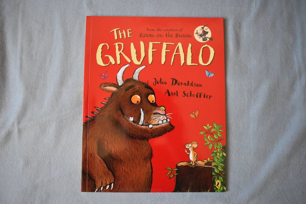 The Gruffalo Board Book By Julia Donaldson & Axel Scheffler - English/French Edition