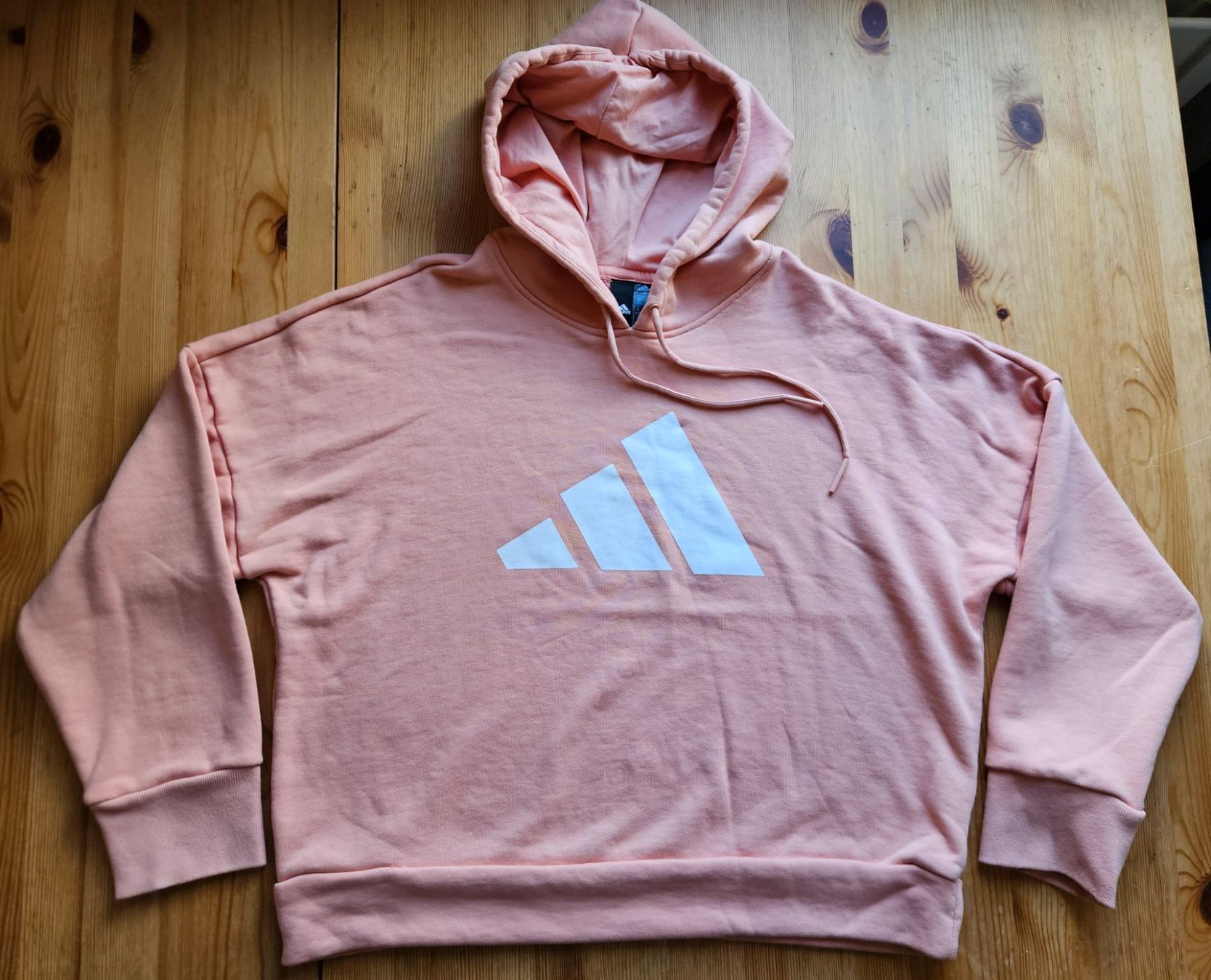 Adidas Pullover & Sweatshirts: Cropped Sweater adidas Grösse M retro Pullover Hoodie – Gebraucht aus Hägglingen von United-Village-Trade