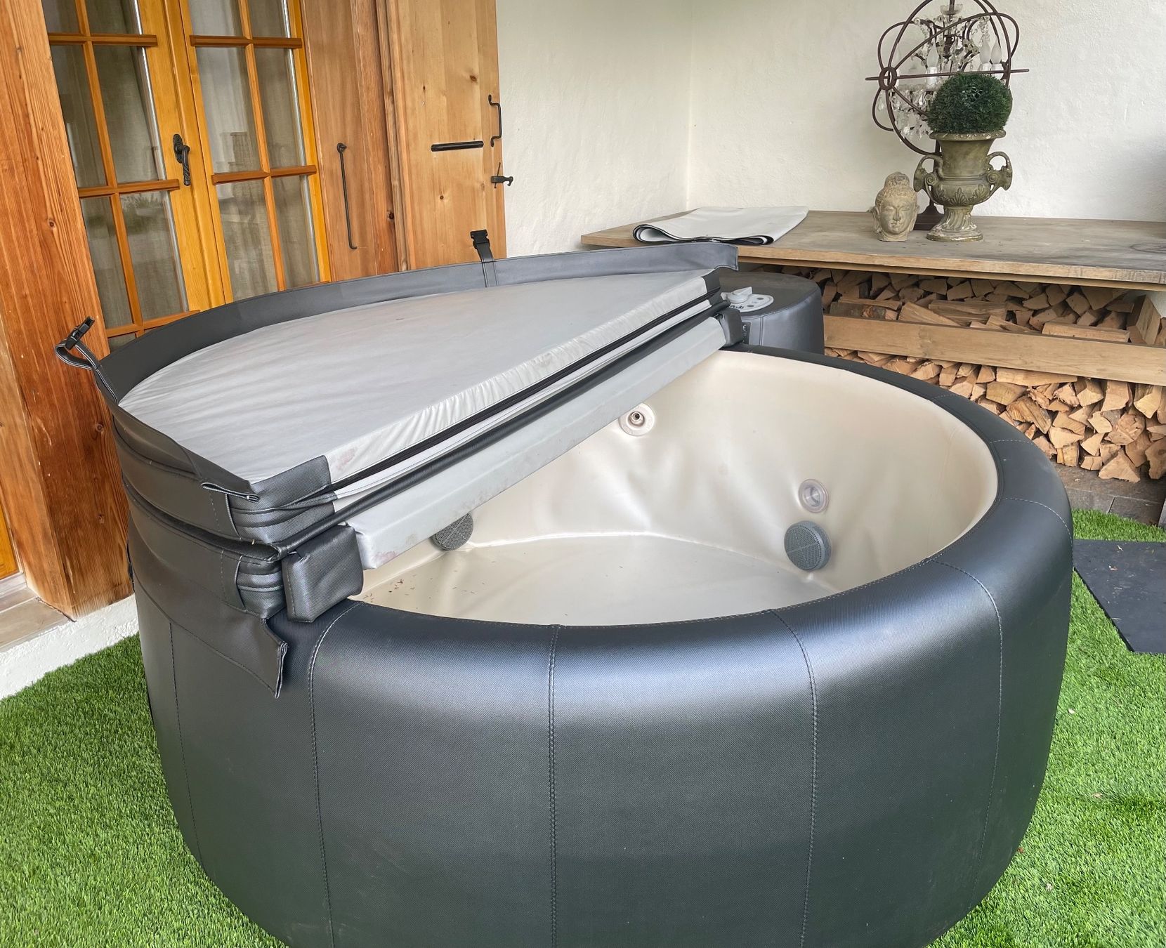 Softub Whirlpool: Softub Legend Whirlpool – Gebraucht aus Rougemont von AKB1989