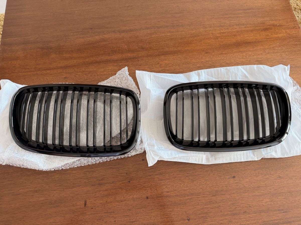 BMW Tutti pezzi di ricambio auto: BMW x5 e70 Niere Grill M Performance – Nuovo e nell'imballaggio originale da Dättwil AG venduto da 123uher 2