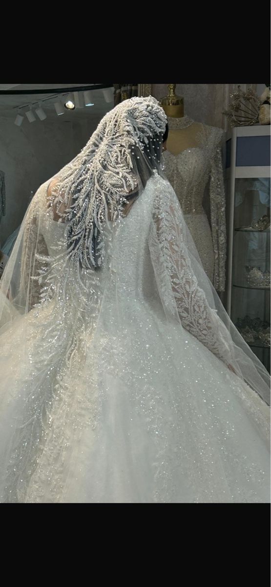 Robes: Brautkleid langarm mit Schleier Grösse L – D'occasion à Füllinsdorf par lau_c5vq 1