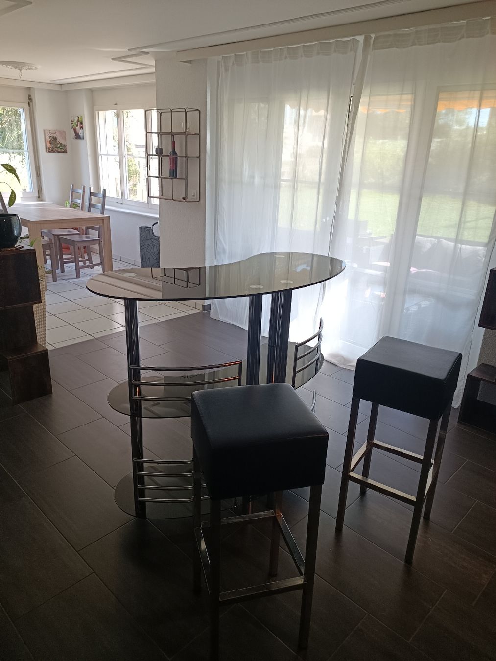 Tavoli: Stylish Bar Stools and glass Bar Table – Usato da Rothenhausen venduto da Norahopeb