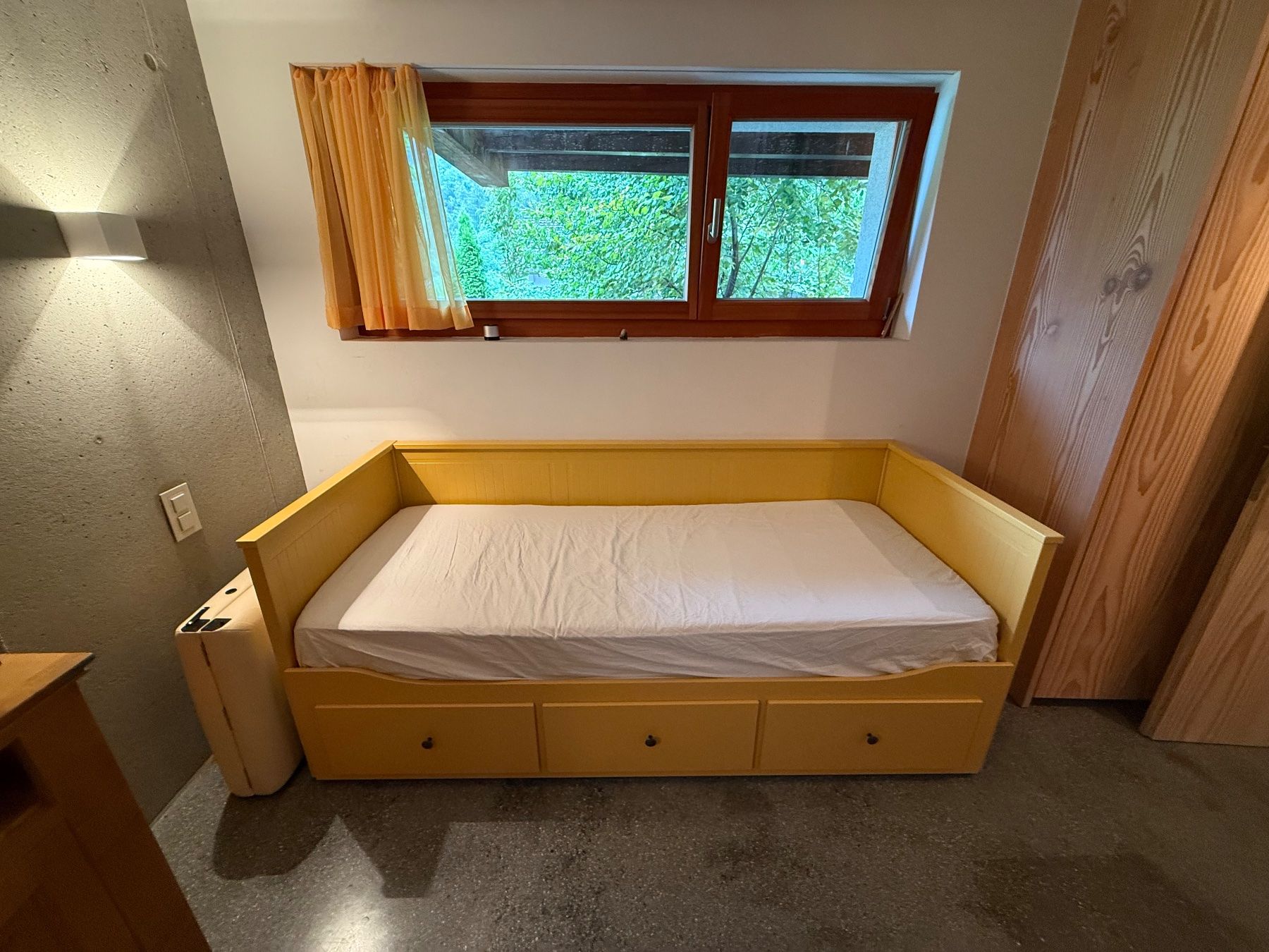 Ikea Betten: Hemnes Sofa lit /comme neuf – Gebraucht aus Vollèges von mou_6yk8 1