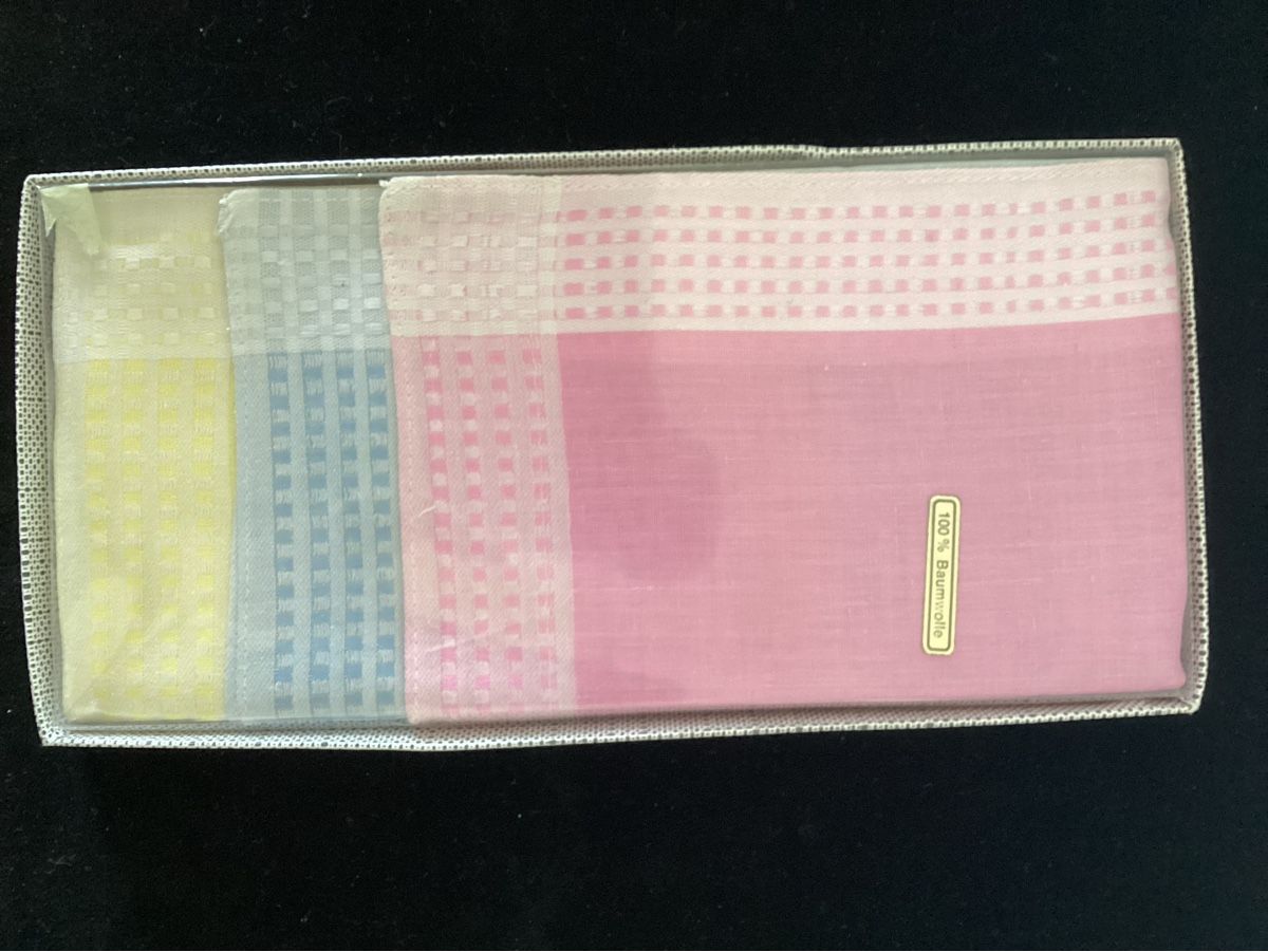 Altro in  Abbigliamento & Accessori: Damen Stifftaschentücher, 3-er Set – Nuovo e nell'imballaggio originale da Salenstein venduto da Esprit57