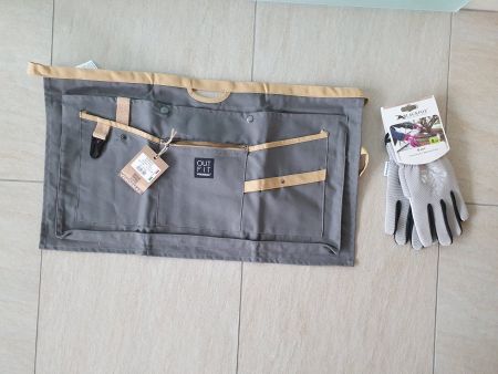 Werkzeughüftgurt und Gartenhandschuhe