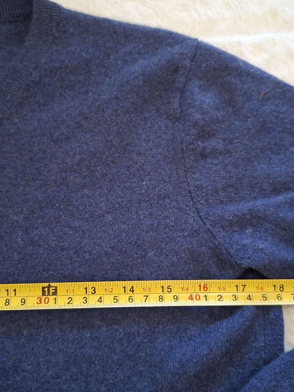Maglioni & Felpe: Pull en 100 %cachemire bleu marine, – Usato da Renens VD venduto da ser_j2fn 3