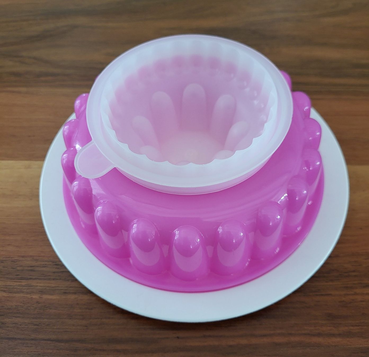 Tupperware Contenitori & Simili: Kleine Puddingform (Ring) mit Teller, neuwertig – Usato da Guntershausen venduto da Luzia62