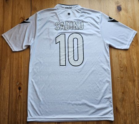 Albanien Trikot #10 Armando Sadiku Macron Grösse M Fussball