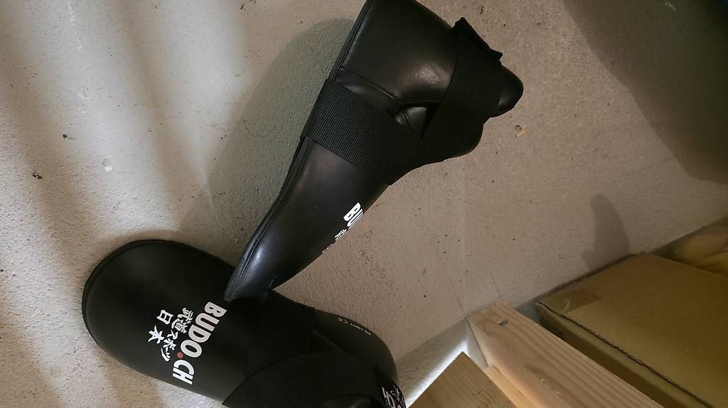 Schutz & Schoner: Budo.ch Fussschutz Fullcontact Gr. L – Gebraucht aus Zürich von Tornadorey 1