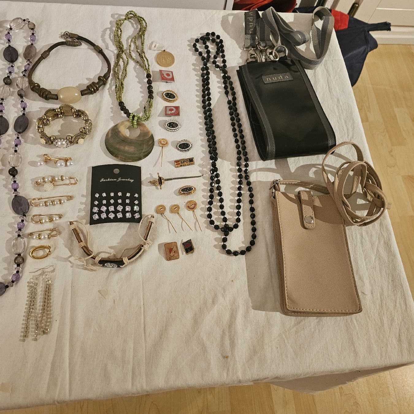 Altri gioielli: ENDET 85 teiligen schmuck lot diverses – Nuovo (secondo la descrizione) da wolfhalden venduto da 46464646 9