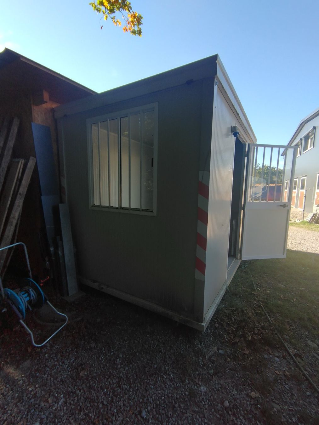 Contenitori edile: Büro-Container mit Stromanschluss – Usato da Neuenegg venduto da designart64 2