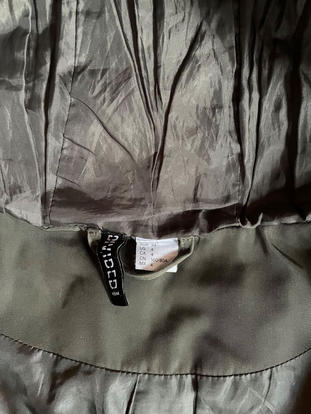 H&M Jacken: Winterjacke Grösse 34 olive mit Kapuze mit Fellrand – Gebraucht aus Ehrendingen von renue 3