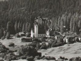 Flims - Waldhaus mit Signinagruppe , Kirche
