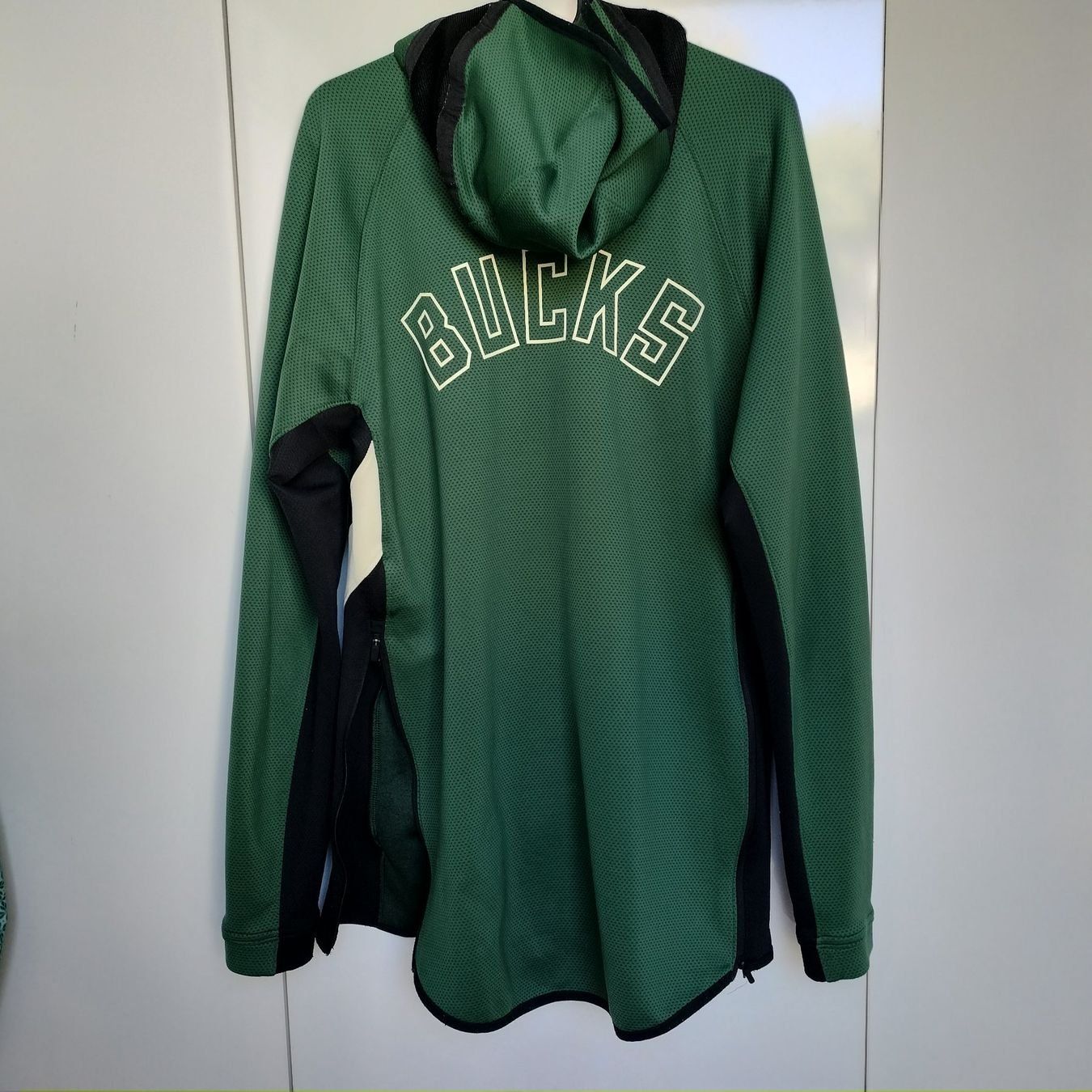 Maglioni & Felpe: NBA MILWAUKEE BUCKS THERMO SWEATSHIRT // Gr. S – Usato da Bern venduto da SportsMemos 2