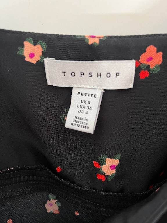 Kleider: TOPSHOP PETITE BLUMENKLEID – Gebraucht aus Maur von tab_z9rh 2