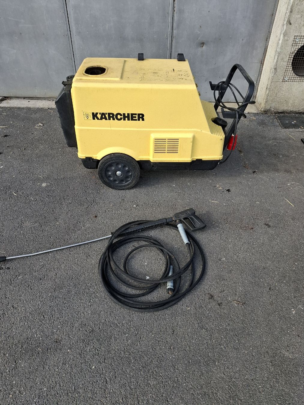 Kärcher Idropulitrici ad alta pressione: KÄRCHER HDS 990 – Usato da Emmenbrücke venduto da dsn15
