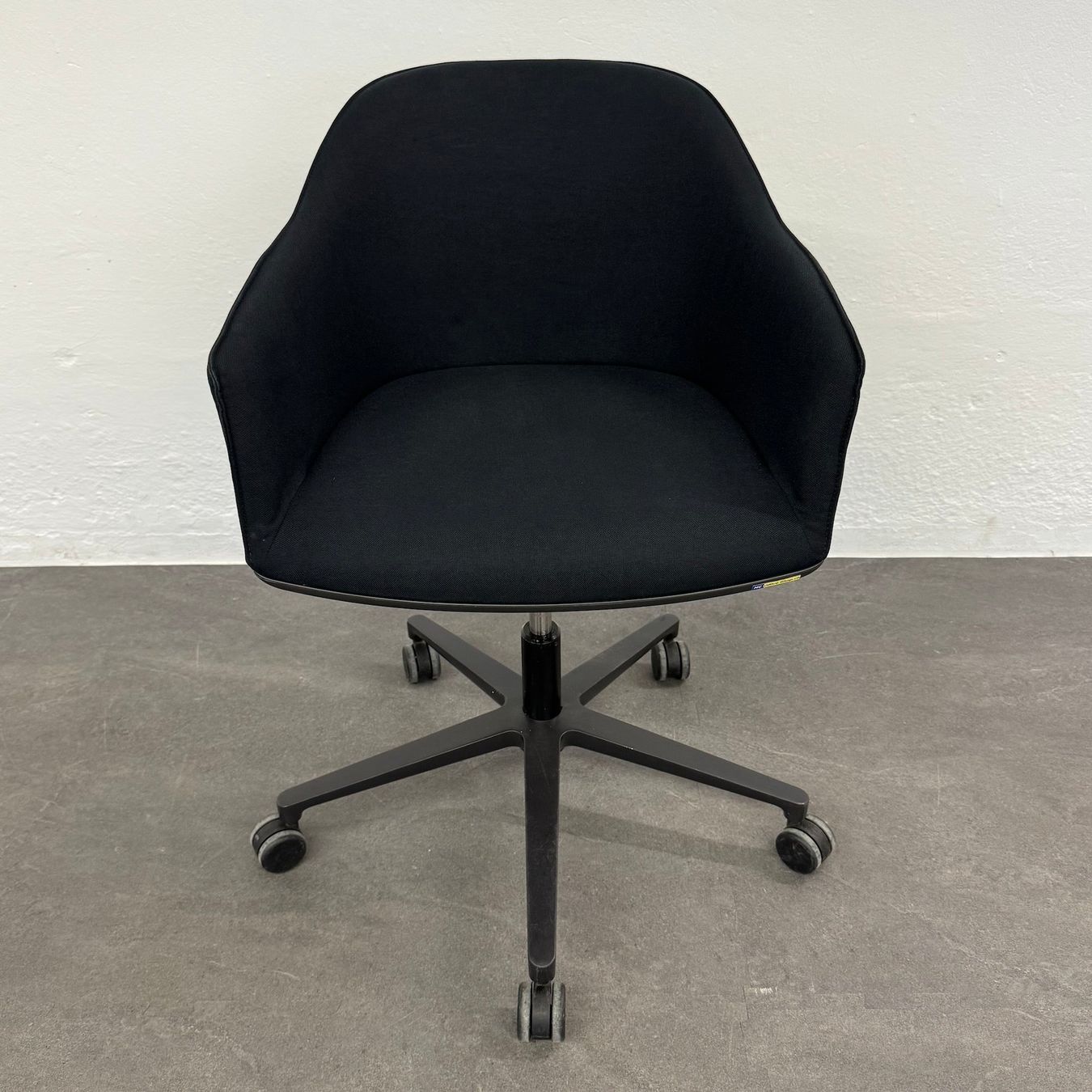 Sedie a rotelle: Vitra Softshell Chair – Usato da Schönenwerd venduto da mcofficeshop