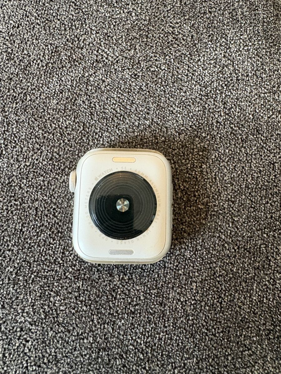 Apple Smartwatch: Apple Watch SE 40mm – Usato da Winterthur venduto da ang_xfz2 1