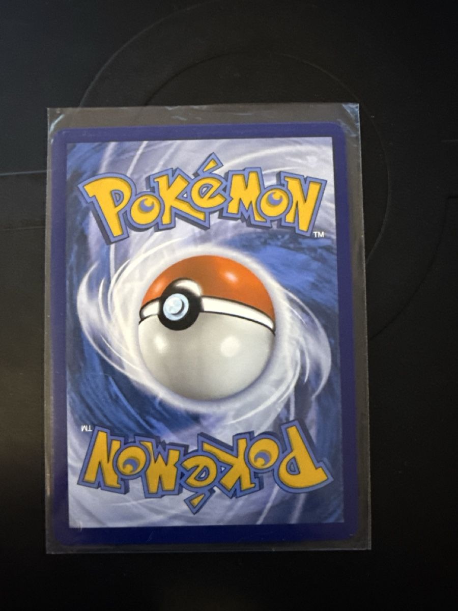 Pokémon Carte collezionabili: Pokémon / Genesect V 185/264 Fusion Strike – Usato da Zell LU venduto da Flavio-123 1